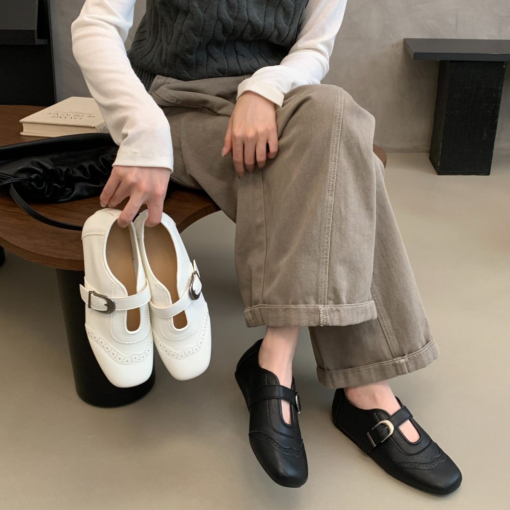 New Ultra-Soft Carved Brogue Flat Mary Jane Shoes 2026 Autumn Commute Low Heel